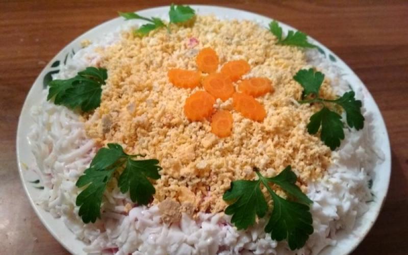 Салат с тунцом консервированным – как без особых усилий превратить блюдо в шедевр