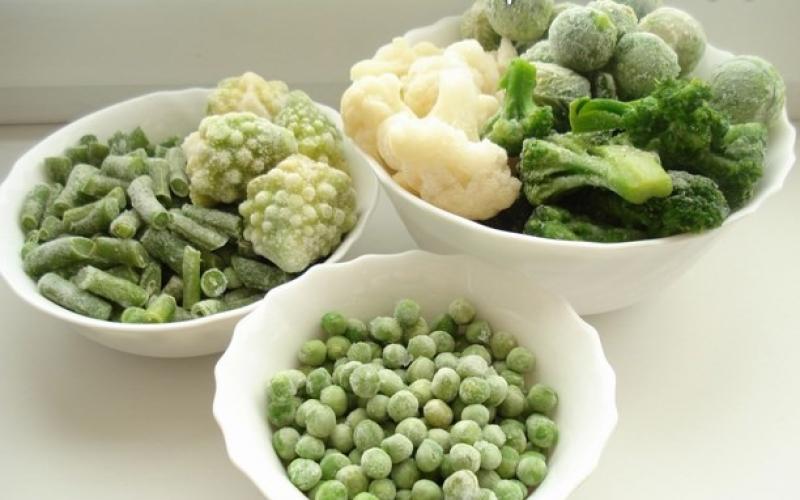 Что приготовить из замороженных овощей смесь. Замороженные овощи. Заморозка овощей. Замороженные овощи приготовление. Смесь зеленых овощей замороженная.